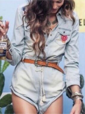 Cream Button-Front Shirt with Contrast Topstitching